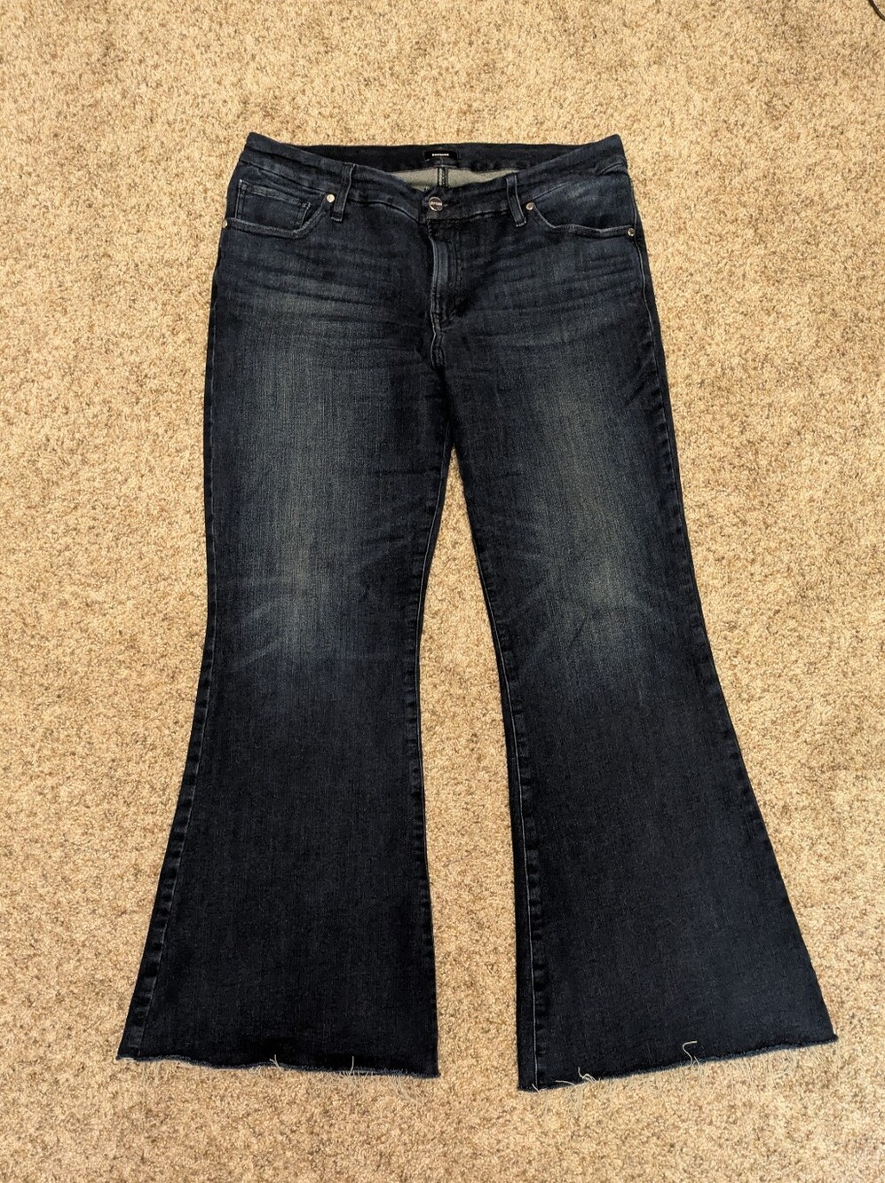 Express Dark Wash 70s Flare Mid Rise Raw Hem Flexx Hyper Stretch Jeans L Short